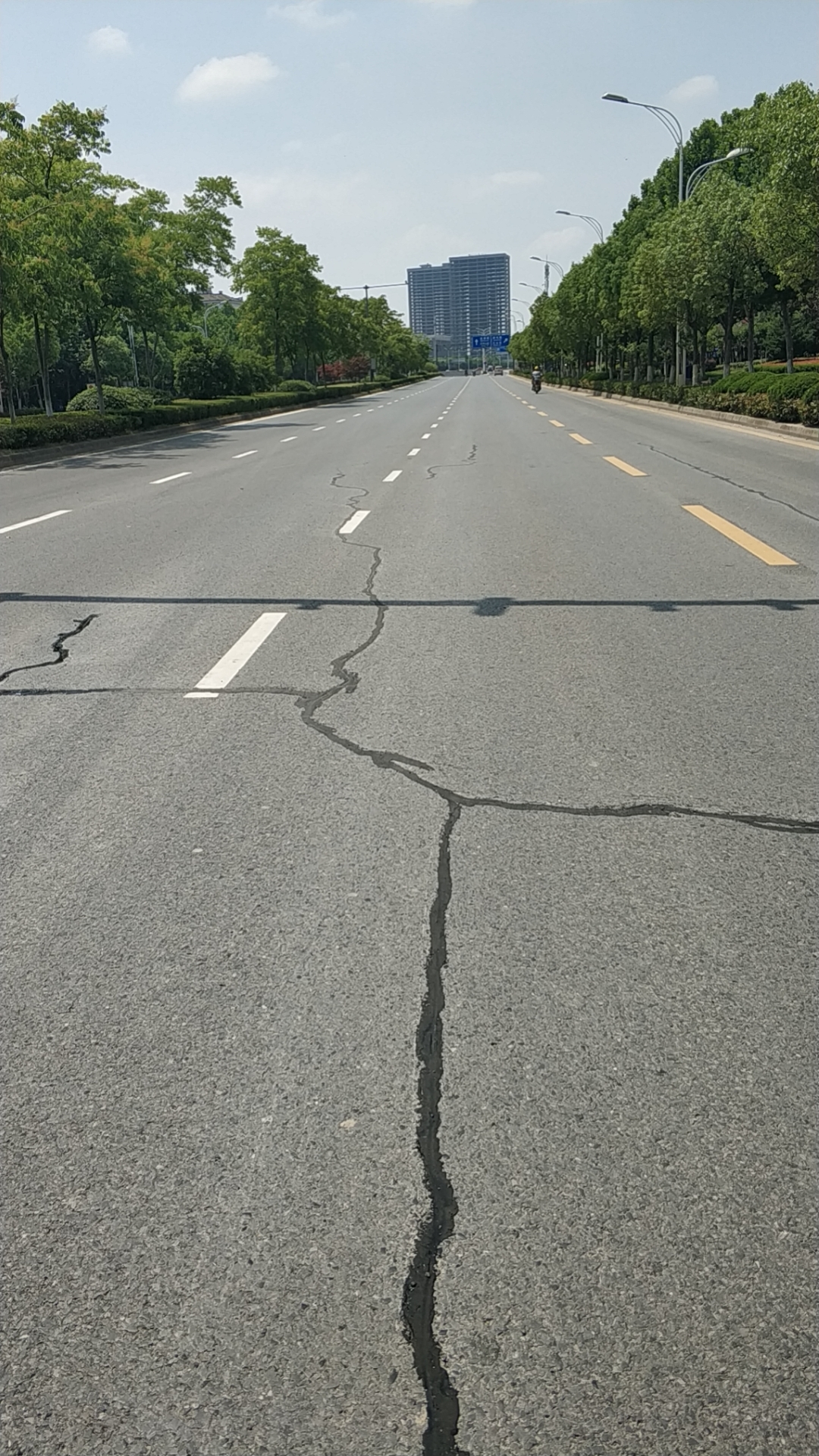 嘉格道路灌縫膠，勾勒出修補(bǔ)裂縫的精美圖騰