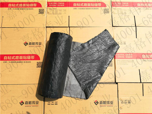 抗裂貼是公路層間抗裂防水材料的優(yōu)化組合升級材料