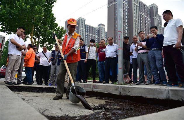 公路瀝青冷補料修補路面坑槽被廣泛應(yīng)用